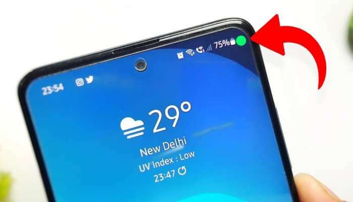 ફોનમાં ચાલુ છે આ ગ્રીન લાઇટ તો કોઇ કરી રહ્યું છે તમારી જાસૂસી! ફટાફટ બદલો આ સેટિંગ