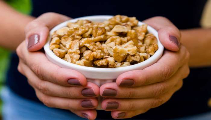 Soaked Walnuts: પલાળેલા અખરોટ ખાવાથી શરીરને થશે જાદુઈ ફાયદા, પેટ સહિત આ સમસ્યાઓમાંથી મળશે રાહત 