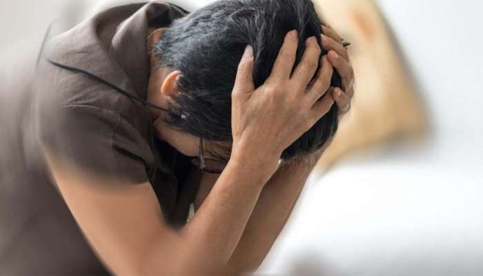 Heart Attack Symptoms: હાઈ બીપીના દર્દીમાં આ 5 સંકેત હોય છે હાર્ટ એટેકના લક્ષણ, મોડું થઈ જાય તે પહેલા પહોંચી જવું હોસ્પિટલ