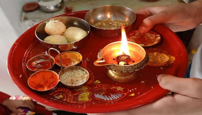 Astro Tips: જો હાથમાં આવેલા રુપિયા ટકતા ન હોય તો અજમાવો ધન સંબંધિત આ અચૂક ટોટકા