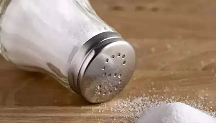 Vastu Tips: મીઠાના આ ચમત્કારી ઉપાય ચમકાવશે ભાગ્ય, બસ કરી લો આ કામ