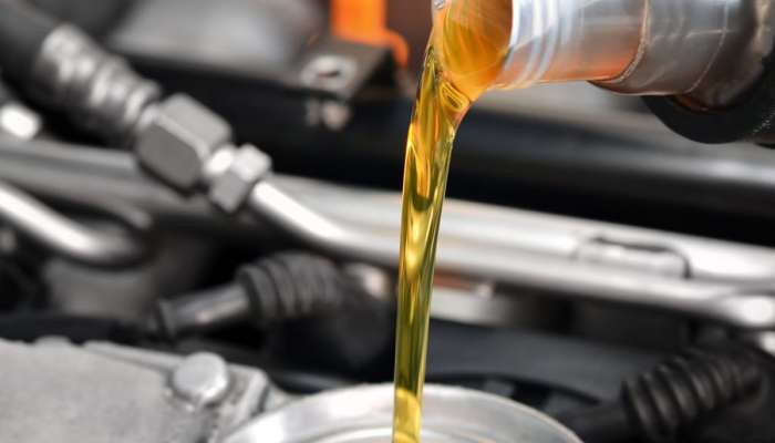 Bike Engine Oil Tips: બાઇકનું એન્જિન ઓઇલ ક્યારે બદલવું જોઈએ? આ છે જાણવાની સાચી રીત