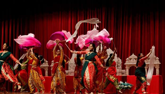 USના BAPS સ્વામિનારાયણ અક્ષરધામમાં 'તડાગ ઉત્સર્ગ વિધિ' યોજાઈ; ભવ્ય જલયાત્રા નીકળી