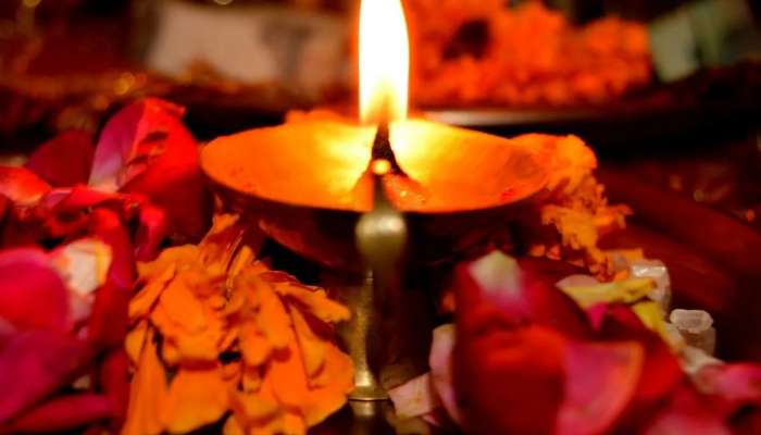 Navratri 2023: ખબર છે... અખંડ જ્યોતનું મહત્વ, દુશ્મનોની ખરાબ નજરથી કરે છે તમારી રક્ષા
