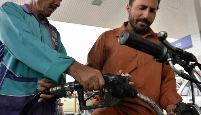 Petrol Price in Pakistan: પેટ્રોલ 40 અને ડીઝલ 15 રૂપિયા સસ્તું! પાકિસ્તાન સરકારે બીજીવાર આપી રાહત