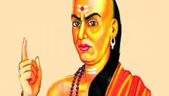 CHANAKYA NITI: આ આદતોના કારણે ભલભલા અમીરો પણ થઈ જાય છે કંગાળ