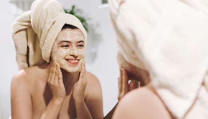 Skin Care: બટેટાના રસમાં આ વસ્તુ ઉમેરી લગાડો ચહેરા પર, ત્વચા પર આવશે એવો ગ્લો જે મોંઘા ફેશિયલ પણ નહીં આપે