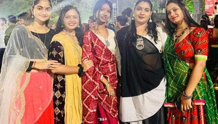 રાસે રમતીને આંખને ગમતી , ઓલી પૂનમની રઢિયાળી રાતે..મારું મન મોહી ગયું...