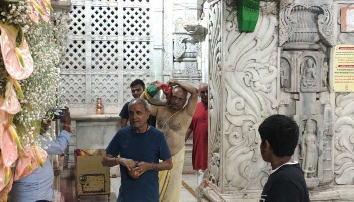 ગુજરાતના મંદિરોમા ઉજવાઈ પૌંઆ પૂનમ : ચંદ્રની શીતળ ચાંદનીમા તૈયાર થયેલા દૂધપૌંઆ ધરાવાય