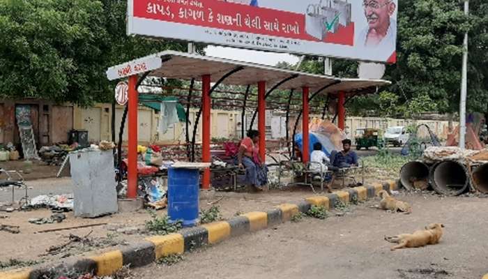 AMCનો વિવાદાસ્પદ નિર્ણય! હવે નડતરરૂપ બસ સ્ટેન્ડ હટાવવા આપવા પડશે 1 લાખ રૂપિયા