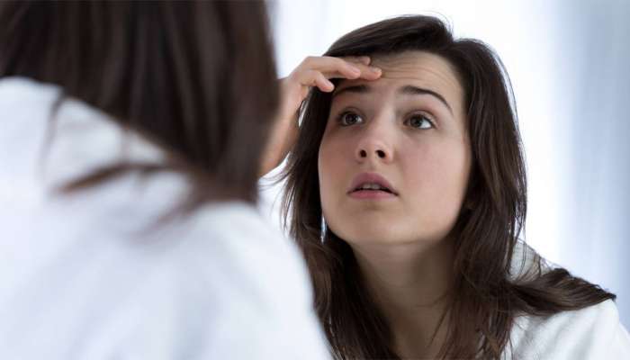 Skin Care: સ્કીન માટે ખતરનાક છે આ 4 આદત, તેના કારણે નાની ઉંમરમાં ચહેરા પર પડી જાય છે કરચલીઓ