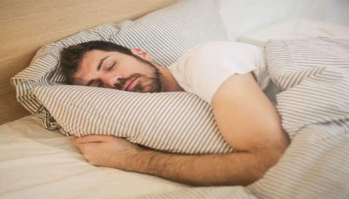 ઊંઘ સંબંધિત આ 3 ભુલ વધારે બ્લડ પ્રેશર, વધી જાય છે હાર્ટ એટેકથી મોતનું જોખમ