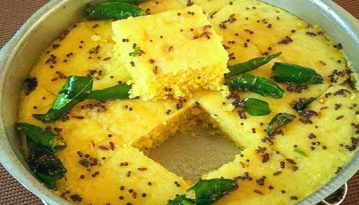 Khaman Dhokla: રવિવારે ઘરે 30 જ મિનિટમાં બનાવો પોચા રુ જેવા ખમણ ઢોકળા, સૌથી સરળ રીત