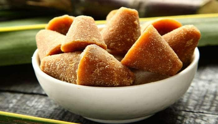 Jaggery Benefits: શિયાળામાં ભોજન સાથે રોજ ખાવો એક ટુકડો ગોળ, શરીરને થશે આ 5 ફાયદા