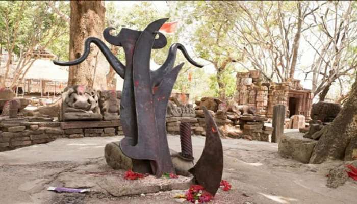 Mysterious Place: આ જગ્યાએ જમીનમાં દટાયેલો છે ભગવાન પરશુરામનો ફરસો, રહસ્યમયી છે આ મંદિર