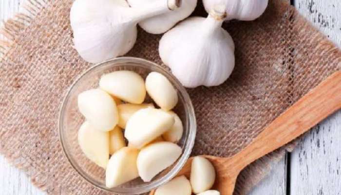 Garlic Side Effects: આ લોકો માટે ઝેર સમાન છે લસણ, બે કળી પણ ખાધી તો મર્યા સમજો!