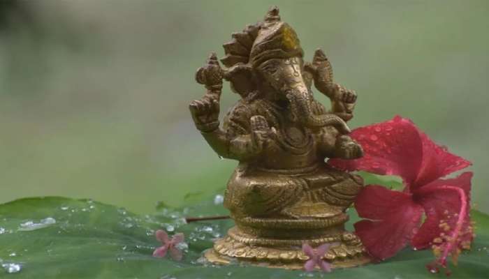 Budhwar Upay: નોકરીમાં ઝડપથી મળશે પ્રમોશન અને પગાર વધારો, બુધવારે કાર્યસ્થળ પર કરો આ ઉપાય