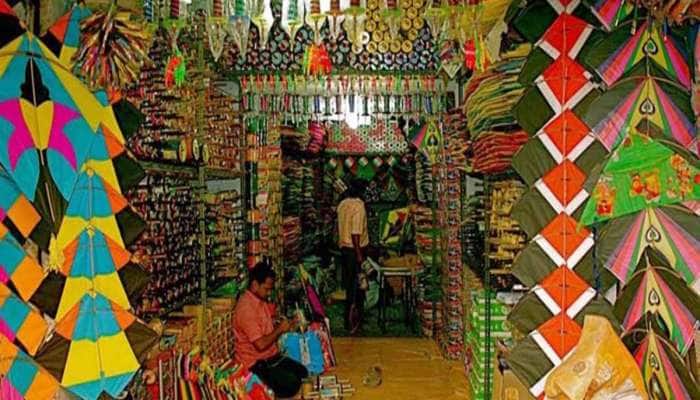 ગુજરાતમાં સૌથી જૂના પતંગ બજારને લાગ્યું મંદીનું ગ્રહણ, કોડીના ભાવે ખરીદવા તૈયાર નથી