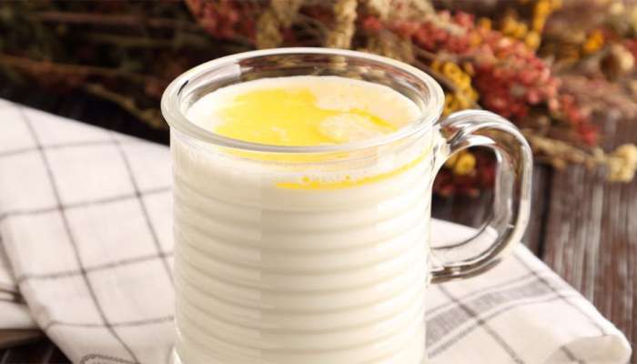 Ghee With Milk: દૂધમાં એક ચમચી દેશી ઘી ઉમેરીને પીવાથી થતા ફાયદા જાણી તમે પણ રહી જશો દંગ
