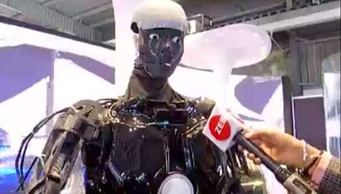 જય શ્રીરામ બોલતો રોબોટ આખી વાઈબન્ટ સમિટમાં છવાયો, લોકો તેને બોલતા સાંભળવા આવે છે