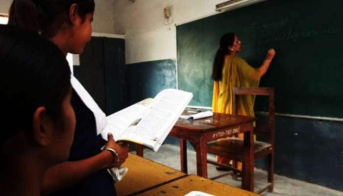 Big Breaking: ગુજરાતની સરકારી સ્કૂલોમાંથી આજથી એક સાથે આટલા શિક્ષકોને છૂટા કરાશે