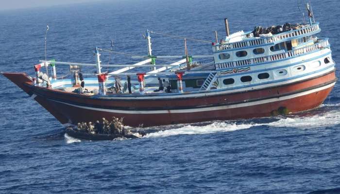 સમુદ્રમાં નેવીનો સપાટો, જહાજમાં ઘુસી ચાંચિયાઓને આપ્યો જડબાતોડ જવાબ, બંધકોને છોડાવ્યા