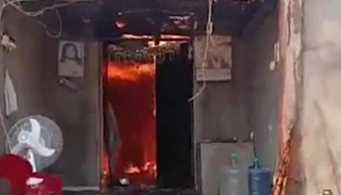 વલસાડઃ પળગામમાં 2 ઘર ભીષણ આગમાં સળગી ગયા, કોઇ જાનહાનિ નહીં