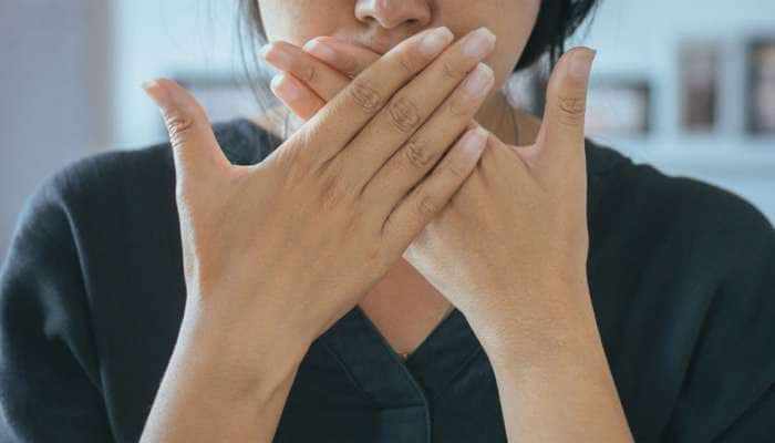 Bad Breath: મોંમાંથી આવતી વાસની કાયમ માટે દુર કરે છે આ ઘરેલુ વસ્તુઓ