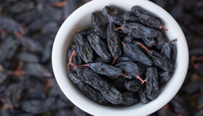 Black Raisins Benefits: રોજ કાળી દ્રાક્ષ ખાશો તો પેટની આ સમસ્યાઓ દવા વિના થશે દૂર