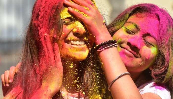 Holi 2024: હોળી રમતાં પહેલાં સ્કીન કેર માટે કરો આ કામ, ચહેરો નહી થાય ખરાબ