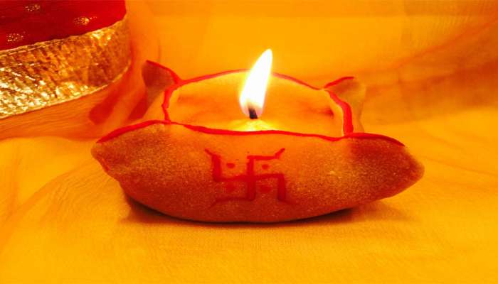 Astro Tips: આર્થિક અને પારિવારિક સમસ્યા દૂર કરી શકે છે લોટના દીવા, જાણો ચમત્કારી ઉપાય કરવાની રીત