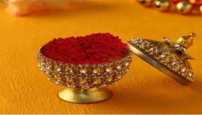 Sindoor Upay: એક ચપટી સિંદૂર ભાગ્ય બદલી પણ શકે છે અને બગાડી પણ શકે છે, જાણો સિંદૂર સંબંધિત મહત્વના નિયમ