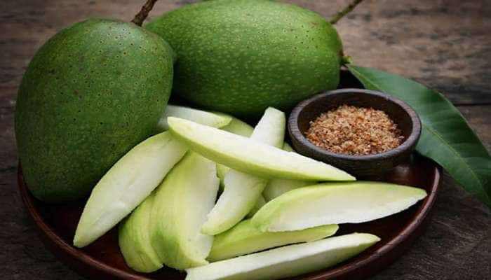 Raw Mangoes: શરીરને થતા આ 6 ફાયદા માટે ગરમીના દિવસોમાં રોજ ખાવી જોઈએ કાચી કેરી