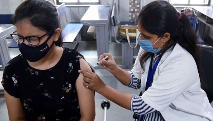Covishield: કોવિશીલ્ડથી આખરે કેટલું જોખમ, શું ખરેખર ડરવાની જરૂર છે? રસી લીધી હોય તો ખાસ જાણો આ માહિતી