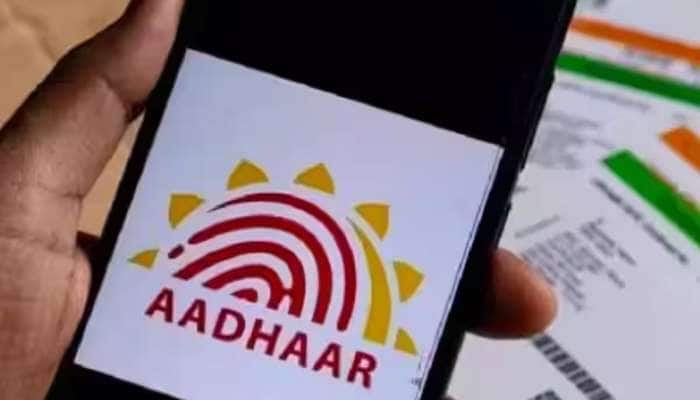 Aadhaar Card: કોઈના મૃત્યુ બાદ તેના આધાર કાર્ડને કઈ રીતે સરેન્ડર કરશો,  અહીં જાણો