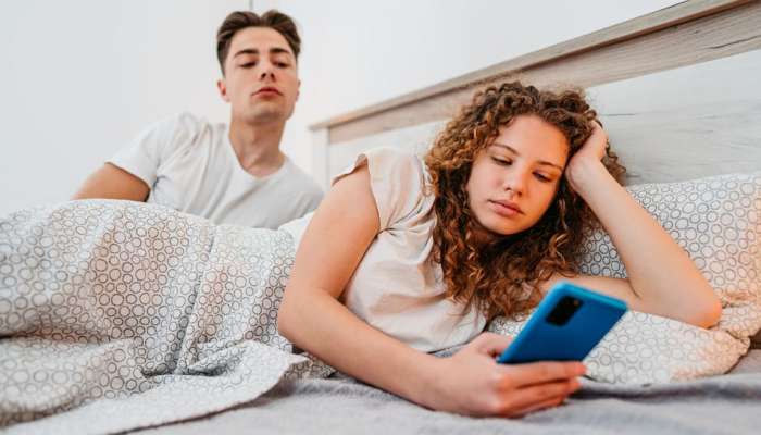Micro Cheating: પાર્ટનર તમારી સાથે કરે આવું વર્તન તો સમજી લેજો તમારી સાથે થઈ રહી છે માઈક્રો ચીટિંગ