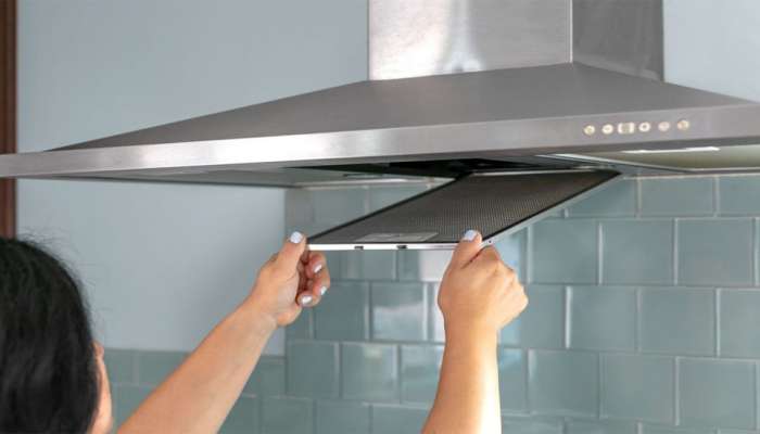 Cleaning Hacks: રસોડાની ચીમનીને સરળતાથી સાફ કરવા ફોલો કરો આ સ્ટેપ્સ, 15 મિનિટમાં નીકળી જશે ચીકાશ