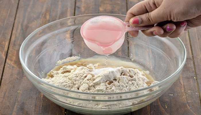 Roti For Diabetes: ડાયાબિટીસમાં બ્લડ સુગર કંટ્રોલમાં રાખવું હોય તો રોટલીનો લોટ બાંધો ત્યારે તેમાં ઉમેરી દો આ વસ્તુ 