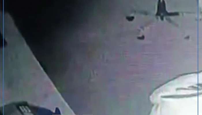 નવસારીઃ હાઇવે પર શો રૂમમાં ચોરીની ઘટના CCTVમાં કેદ, 2 લાખની ચોરી કરી...