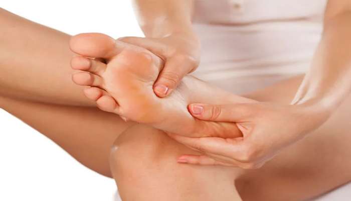 Oil Massage: મોડે સુધી ન આવતી હોય ઊંઘ તો રાત્રે પગના તળિયામાં લગાડો આ વસ્તુ, 5 મિનિટમાં ઘસઘસાટ ઊંઘી જાશો 