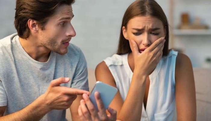 Extramarital Affair: આ 6 સંકેત જોવા મળે તો સમજી જજો પત્નીનું પારકા પુરુષ સાથે ચાલે છે ચક્કર! સંબંધમાં નથી રસ