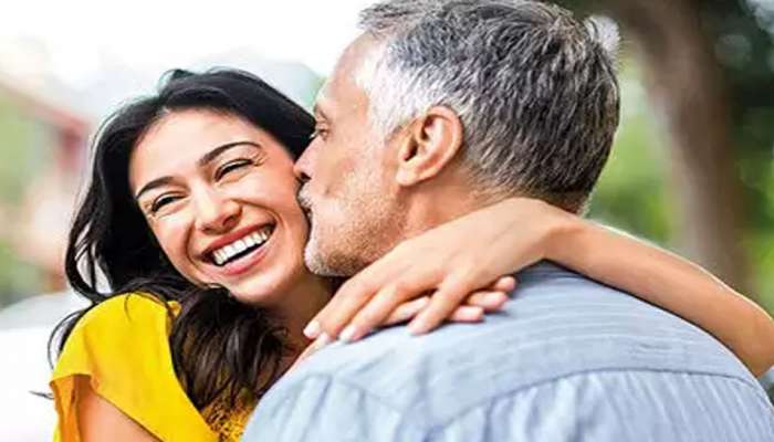 Relationship Tips: મોટી ઉંમરના પાર્ટનરમાં યુવાનોને શા માટે પડે છે રસ ? આ છે તેના કારણ