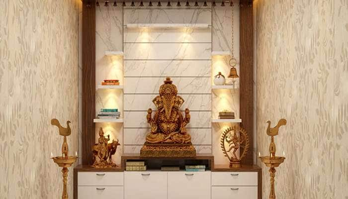 Vastu Tips: સપ્તાહના આ દિવસે અને મહિનાની આ તિથિએ મંદિર કરીને જ કરવી પૂજા