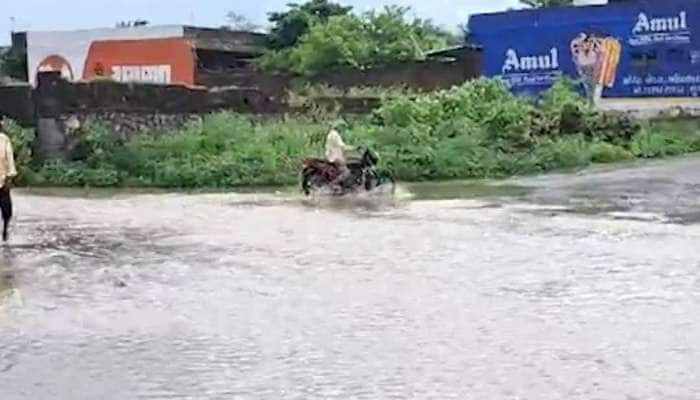 ભાવનગર જિલ્લામાં વરસાદની પધરામણીથી ખેડૂતોમાં ખુશીની લહેર, ગારિયાધારમાં પાણી ભરાયા...