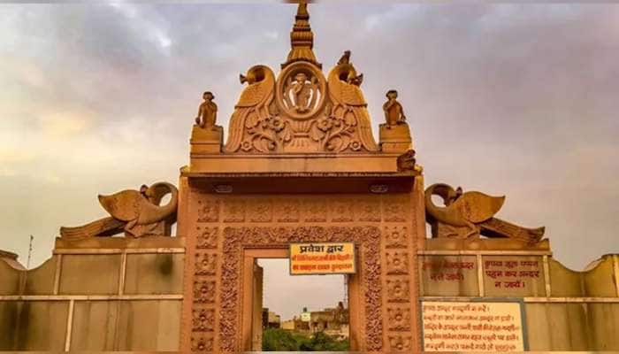 આ મંદિરમાં રોજ રાતે આવે છે શ્રીકૃષ્ણ, આપોઆપ ખુલે છે મંદિરના દરવાજા અને થાય છે બંધ