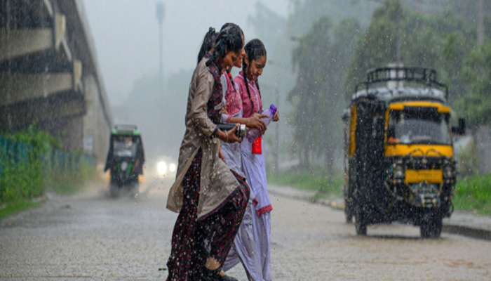 Rain: ભારે વરસાદના કારણે વધ્યું રોગચાળાનું જોખમ, વરસાદી વાતાવરણમાં બીમારીથી બચવું હોય તો આટલું કરો
