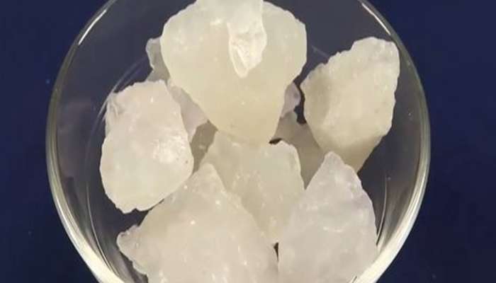 Fitkari ke Upay: ઘરની તિજોરીમાં ફટકડી રાખવાથી શું થાય ? જાણો અને આજે જ તમે પણ લોકરમાં મુકી દો એક ટુકડો