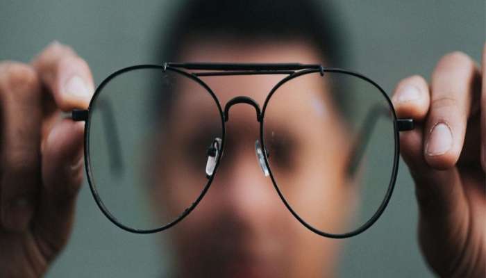Improve Eyesight: દીકરા-દીકરીના ચશ્માના નંબર વધી રહ્યા છે? તો દૂધ સાથે તેમને આ 3 વસ્તુઓ આપવાનું શરૂ કરી દો તુરંત