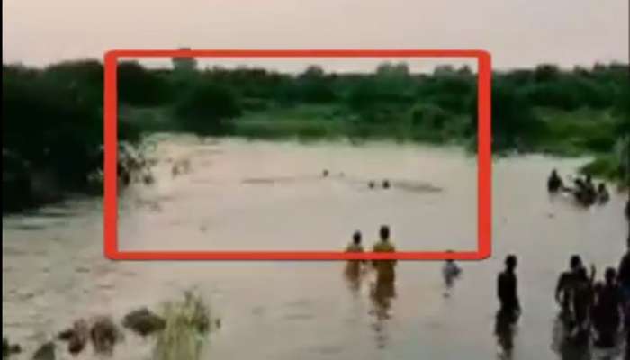 એક જ પરિવારના ચાર લોકોના ડૂબવાનો હચમચાવી દેતો વીડિયો, તરફડિયા મારતા લોકો પાણીમાં સમાયા