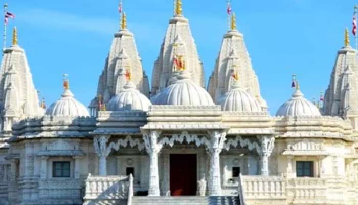 PM મોદીના અમેરિકા પ્રવાસ પહેલા ન્યૂયોર્કના સ્વામીનારાયણ મંદિરમાં તોડફોડ, અપશબ્દો લખ્યા